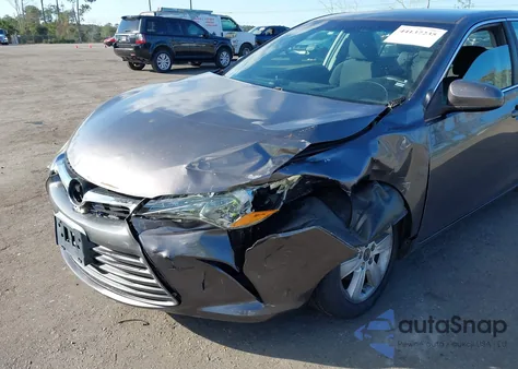2015 Toyota Camry Le z USA, uszkodzony, nr VIN 4T4BF1FK4FR494856